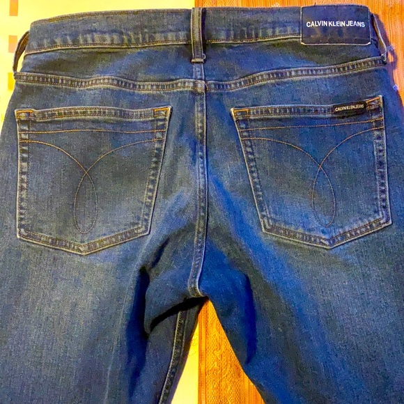 Lightly used jeans; light wash jeans. Width 31* length 32 - Picture 2 of 3